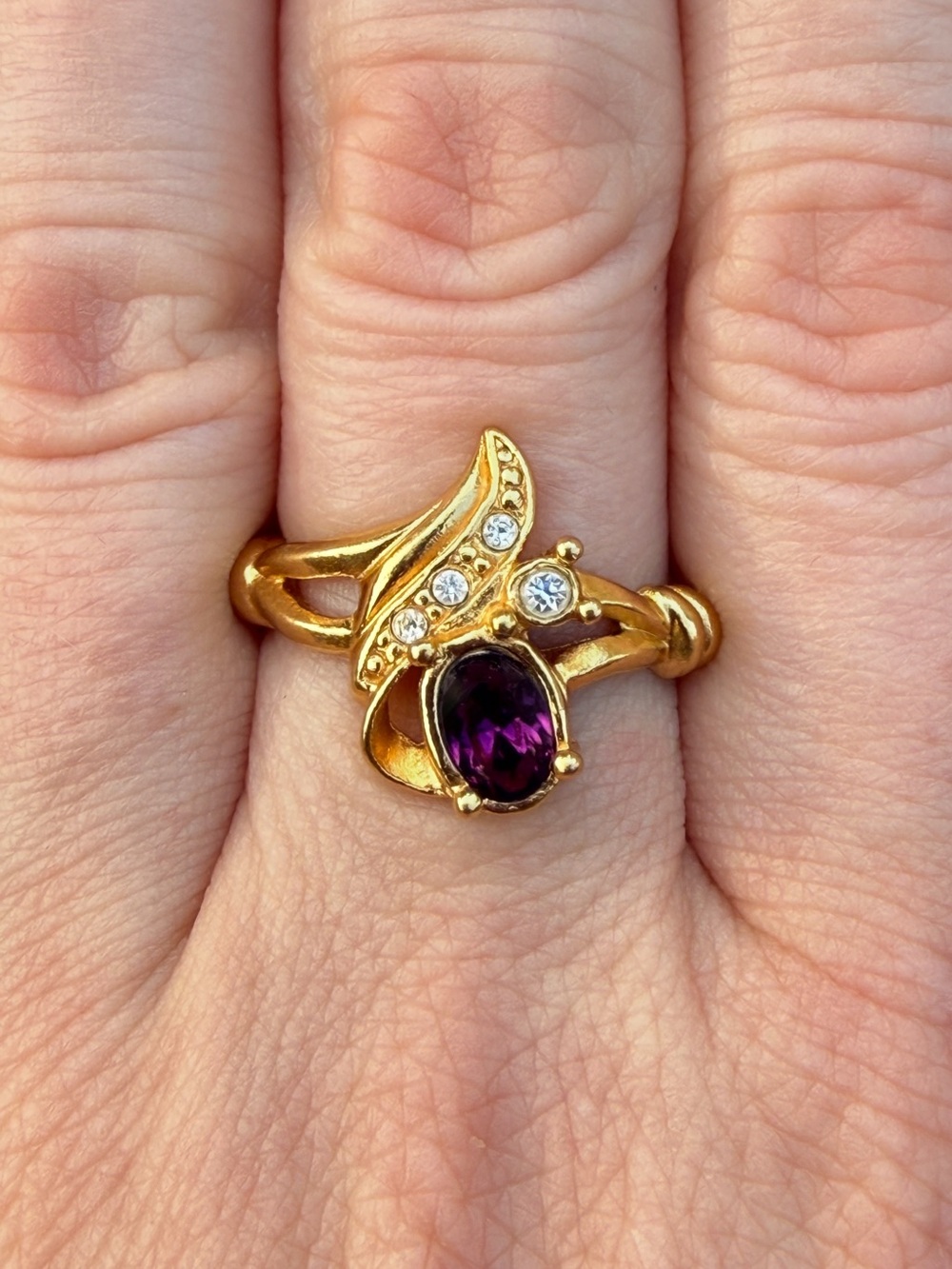 Vintage Signed Avon Amethyst/Garnet Style Ring Gold Tone Size 7